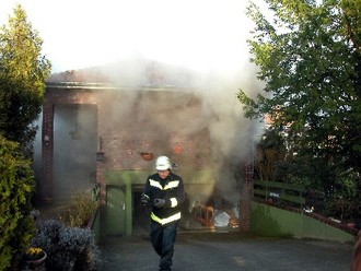 Hellere Rauchentwicklung aus der Garage